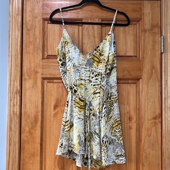 Blue Blush Animal Print Wrap Dress Woman's Size Medium - Picture 3 of 3